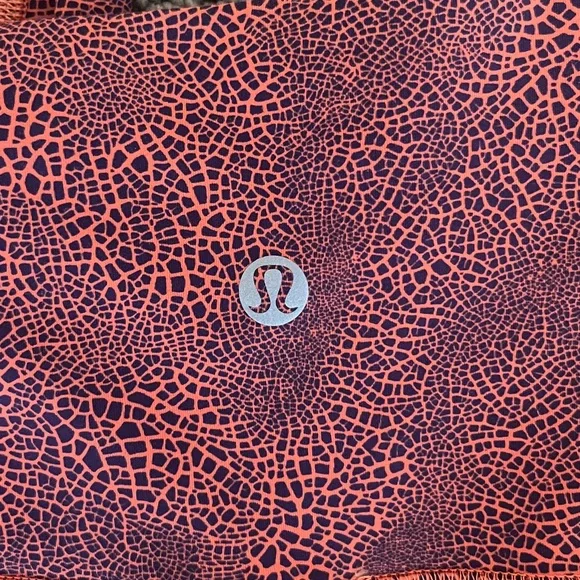 Like new Lululemon leggings - Picture 6 of 7